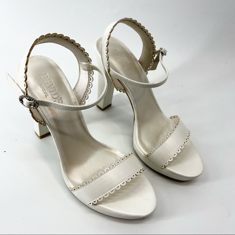 David’s Bridal Asia Pearlized Platform Sandals with Scalloped Edges Size 9